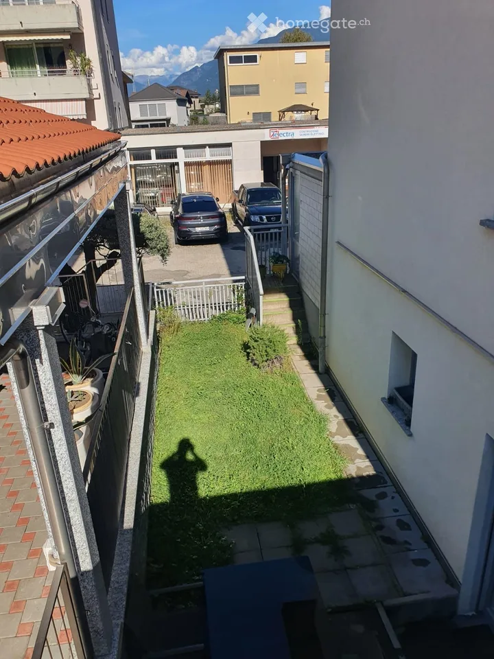 Moderne 2.5-Zimmer-Wohnung mit Garten zu vermieten