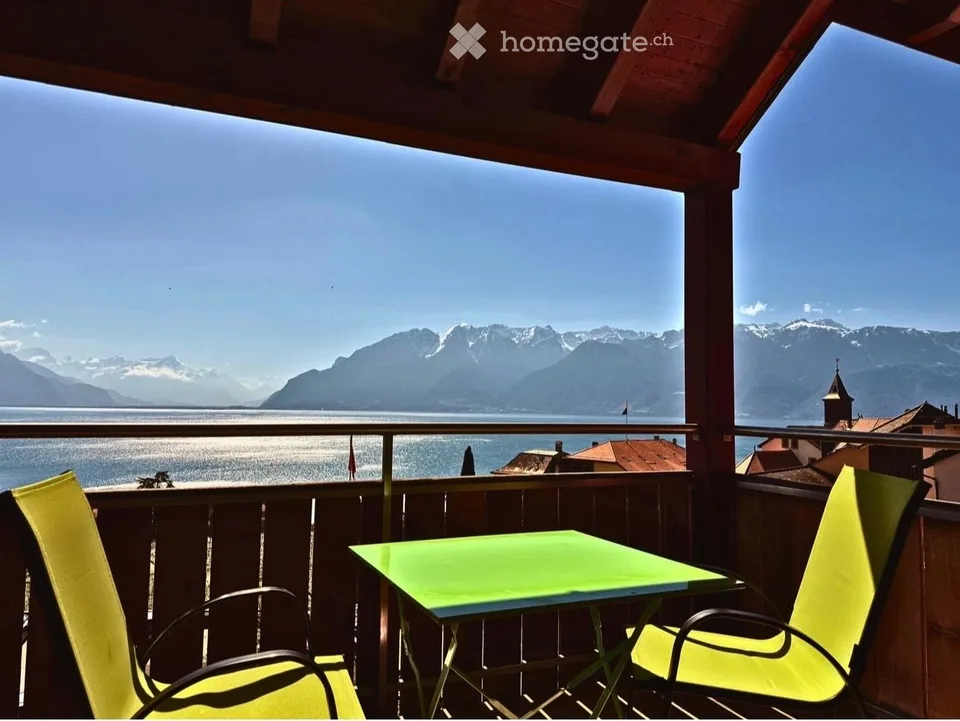 Camera in una casa condivisa confortevole, calma, con vista sul lago, tra Vevey e Losanna