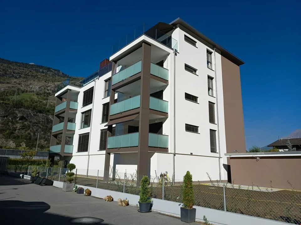 mit Aussicht - grosszügige, moderne Wohnung