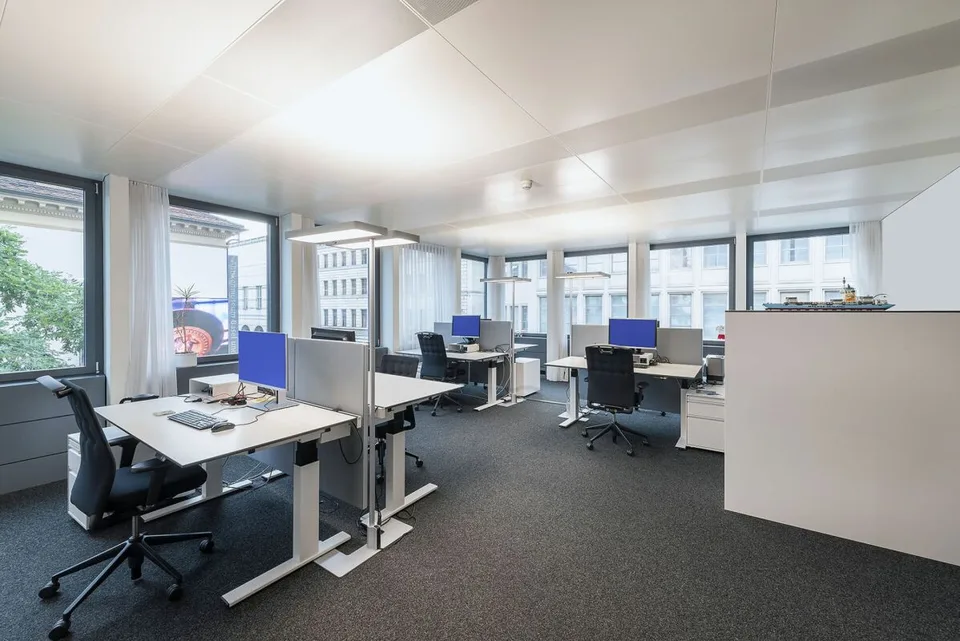Spazio ufficio pronto per l'occupazione in una posizione centrale città prominente – foto 6 di 10