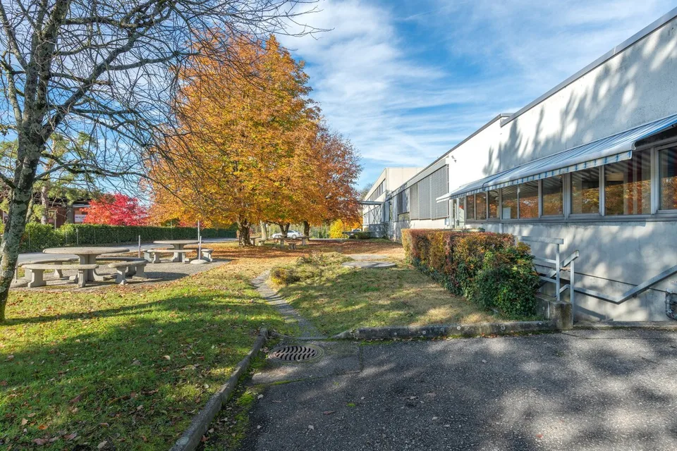Atelier dès 78 m² à louer - 1er étage - Dépôt / atelier