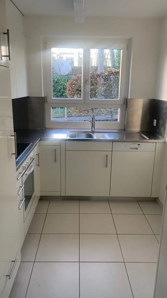 PER 01.  AUGUST 2026 SUPER NEU RENOVIERTE 3.5- WOHNUNG ZU VERMIETEN AN EINZELPERSON ODER PAAR
