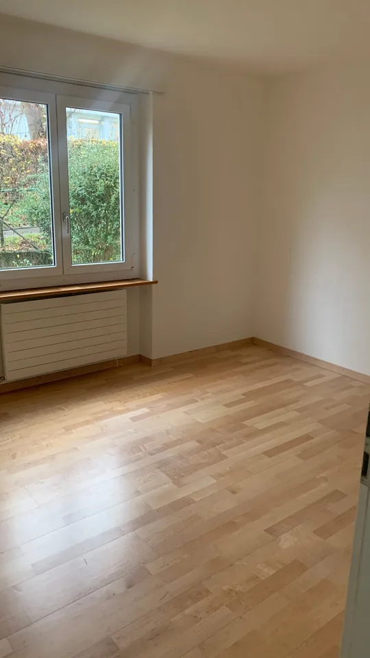 PER 01.  AUGUST 2026 SUPER NEU RENOVIERTE 3.5- WOHNUNG ZU VERMIETEN AN EINZELPERSON ODER PAAR
