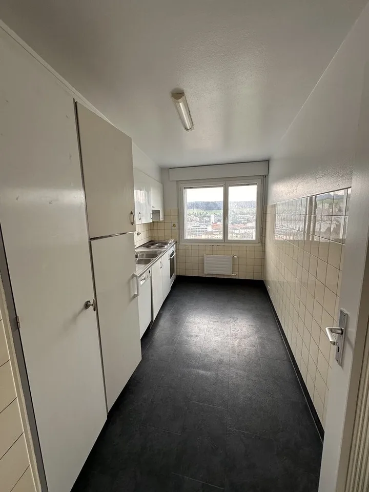 WOHNUNG MIT BALKON IN RUHIGER GEGENDE