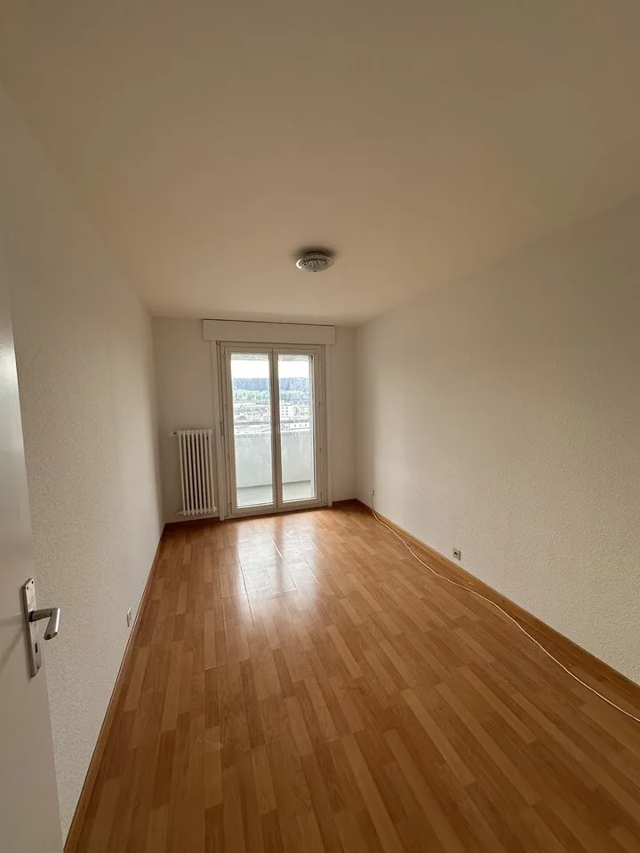 WOHNUNG MIT BALKON IN RUHIGER GEGENDE