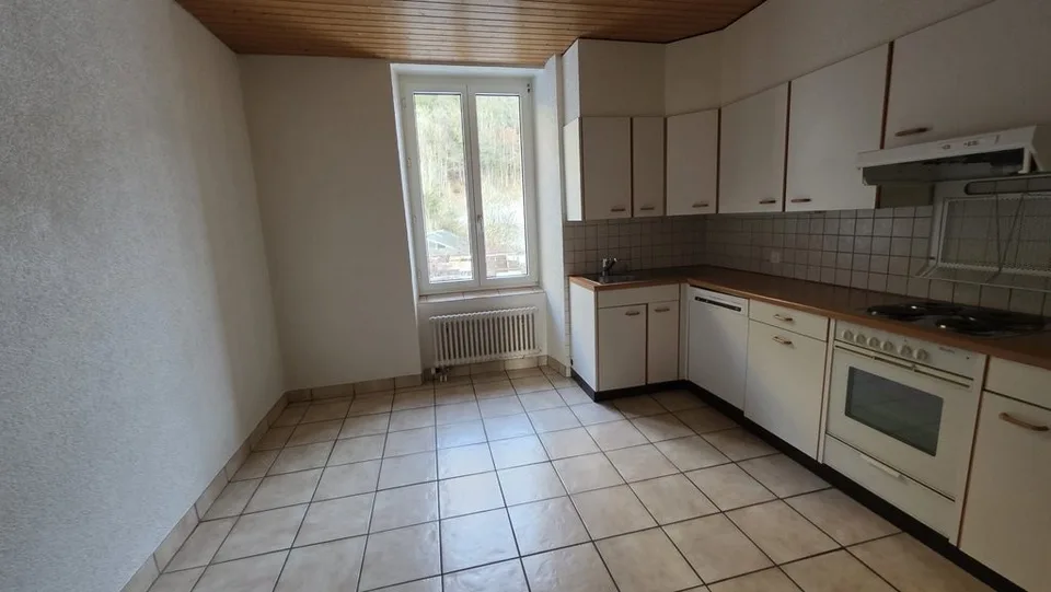 SCHÖNES WOHNUNG ZUM MIETEN MIT BALKON