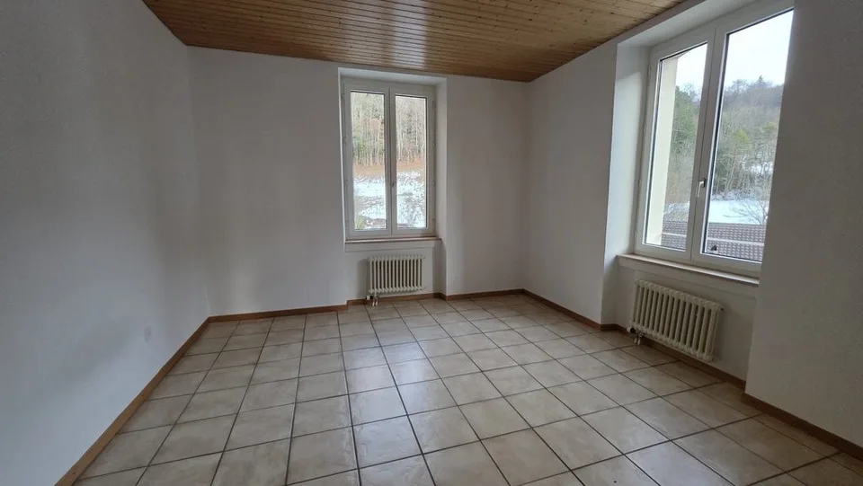 SCHÖNES WOHNUNG ZUM MIETEN MIT BALKON