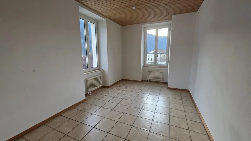 SCHÖNES WOHNUNG ZUM MIETEN MIT BALKON