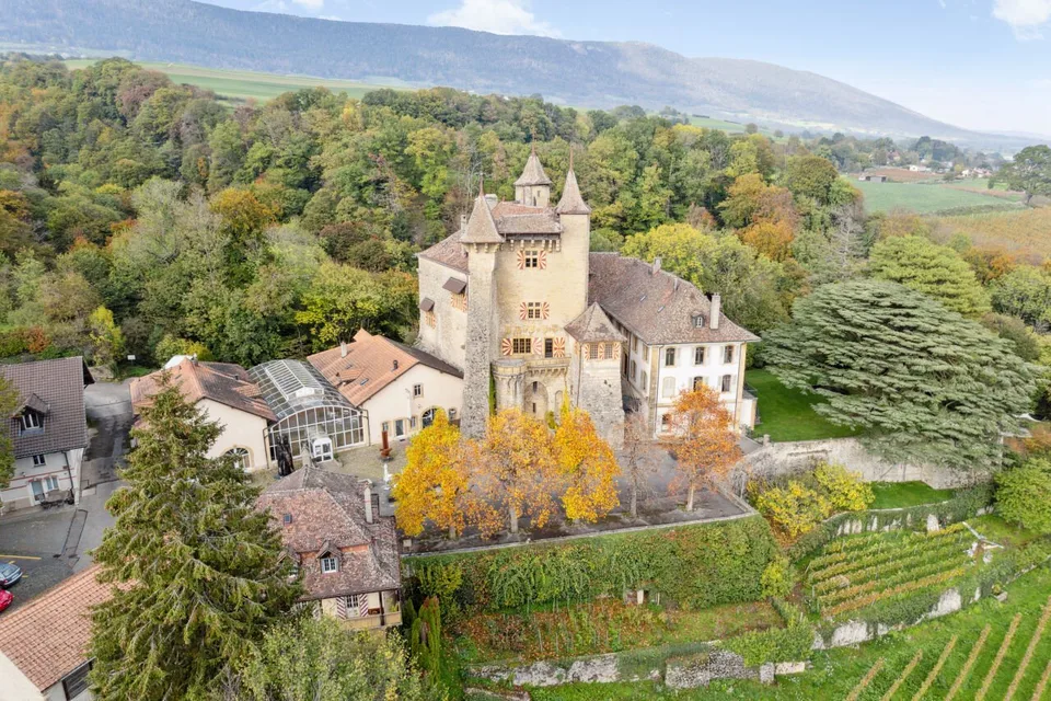 Bureau/atelier/local de 96m² au Château de Vaumarcus