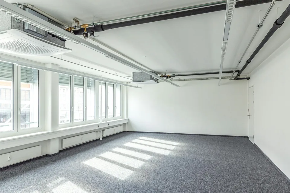Neu sanierte Büroflächen - Optimale Erreichbarkeit und Teilbarkeit – Foto 8 von 9