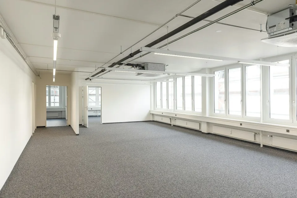 Neu sanierte Büroflächen - Optimale Erreichbarkeit und Teilbarkeit – Foto 6 von 9