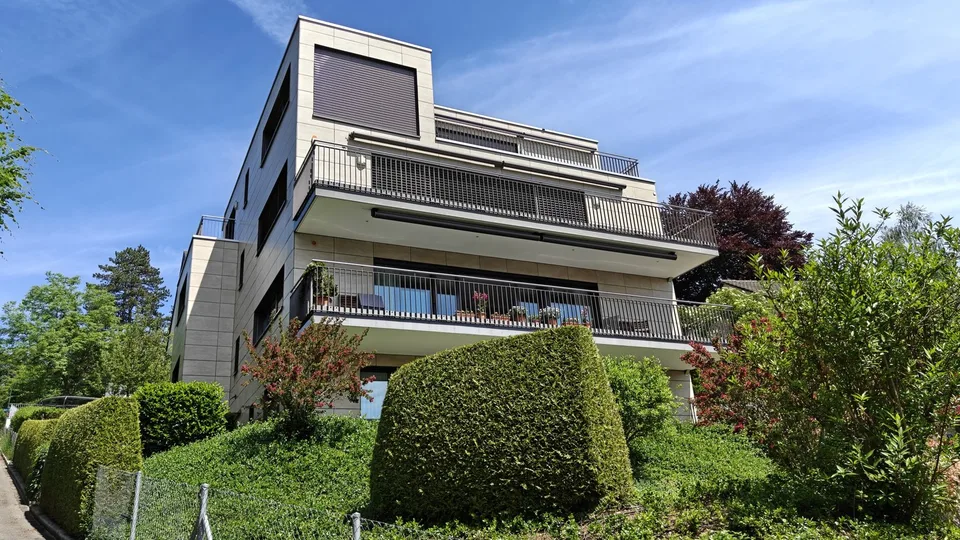 Befristet auf 3 Jahre - Exklusive Maisonette-Wohnung mit traumhafter Seesicht in Zürich-Witikon