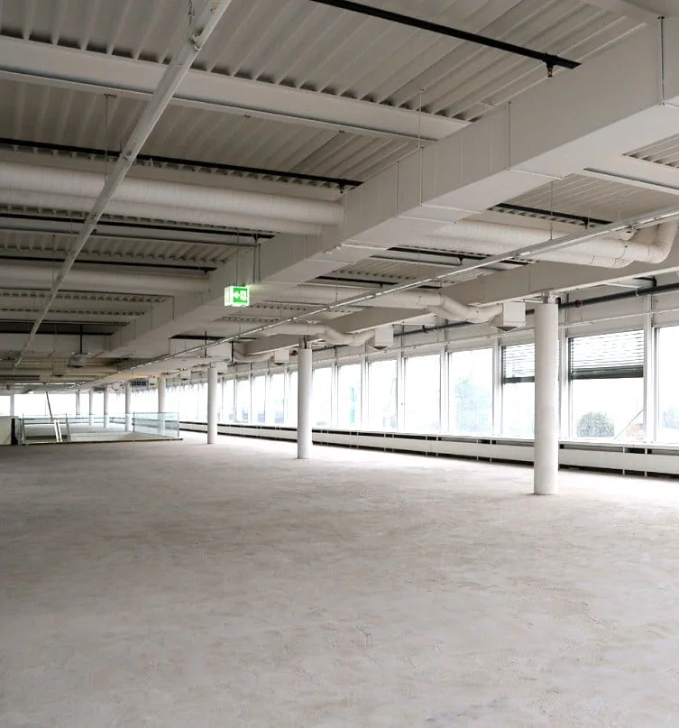 Large commercial space Exceptional brightness and visibility