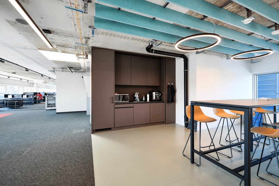 DERNIÈRE CHANCE – ESPACES DE BUREAU ÉQUIPÉS DANS KOWERK – photo 8 sur 21