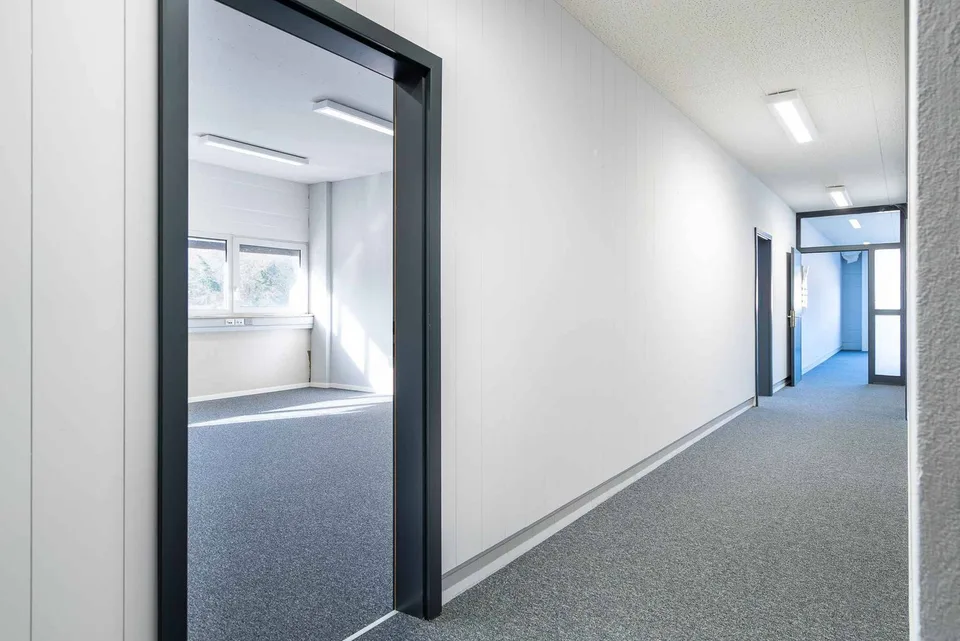 Uffici funzionali di 219 m² in zona industriale con accesso rapido autostradale