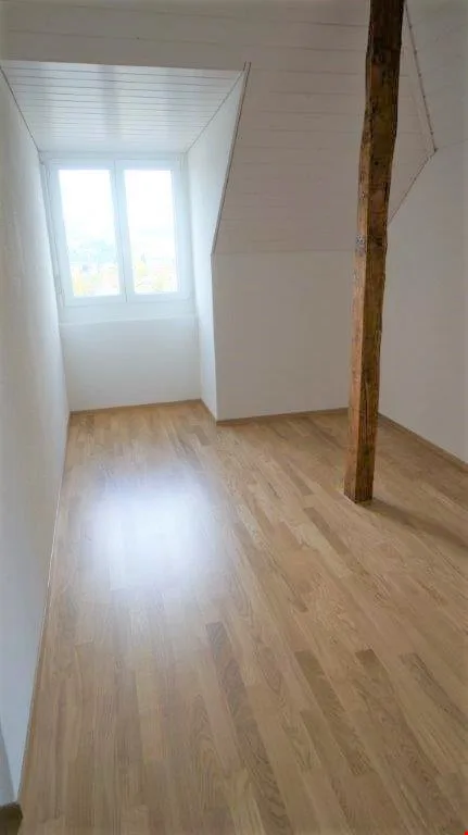 Appartamento mansardato di 3,5 locali al 4° piano con balcone