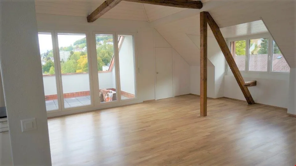 Appartamento mansardato di 3,5 locali al 4° piano con balcone