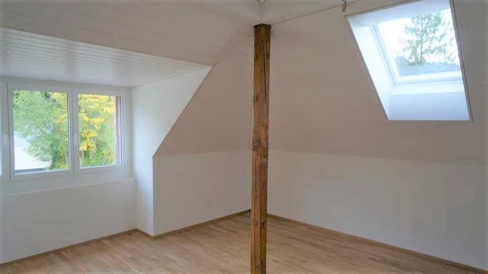 Appartamento mansardato di 3,5 locali al 4° piano con balcone