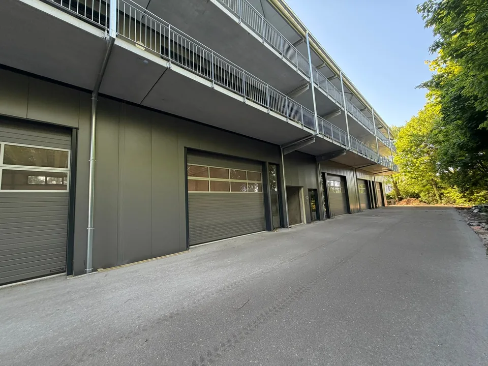 Espace industriel au Landeron - Neuchâtel - RDC - Grande porte – Foto 8 von 12