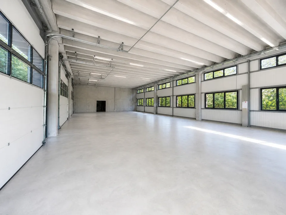 Espace industriel au Landeron - Neuchâtel - RDC - Grande porte