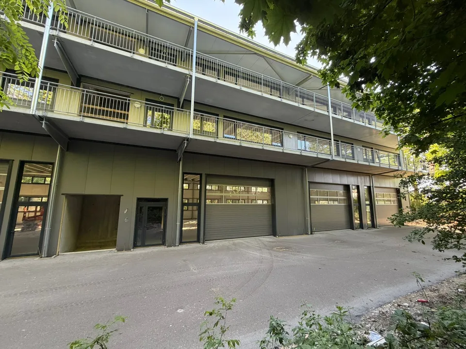 Espace industriel au Landeron - Neuchâtel - RDC - Grande porte – Foto 9 von 12