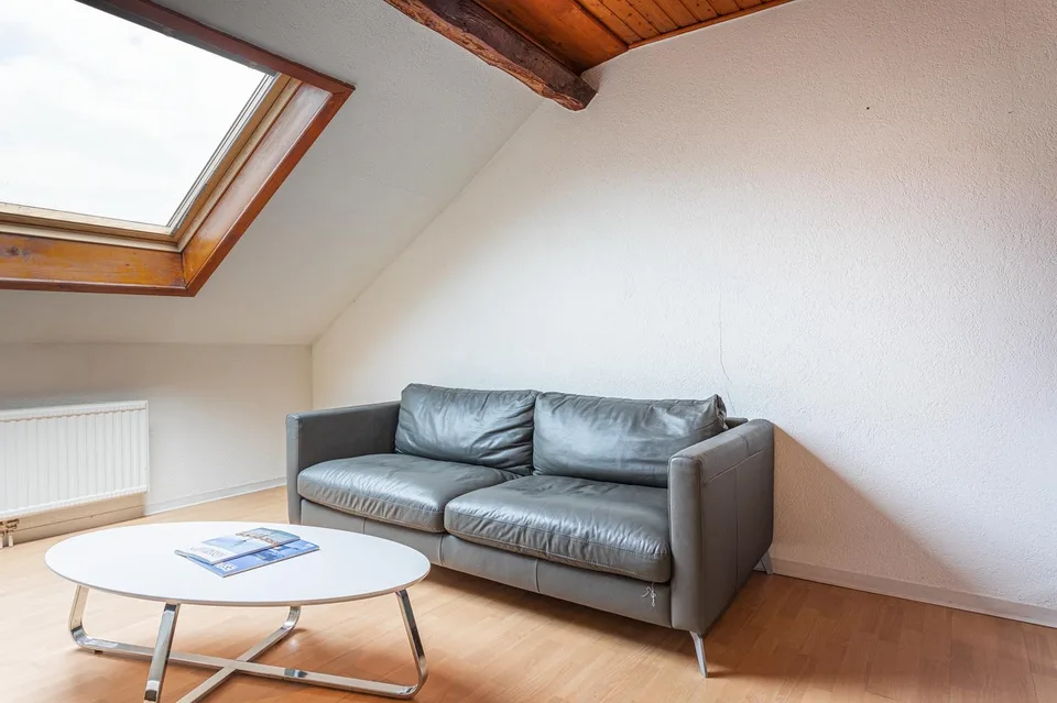 Charmantes Hochparterre-Ein-Zimmer-Apartment in der Nähe des Bahnhofs Lausanne – Rue du Simplon 10!