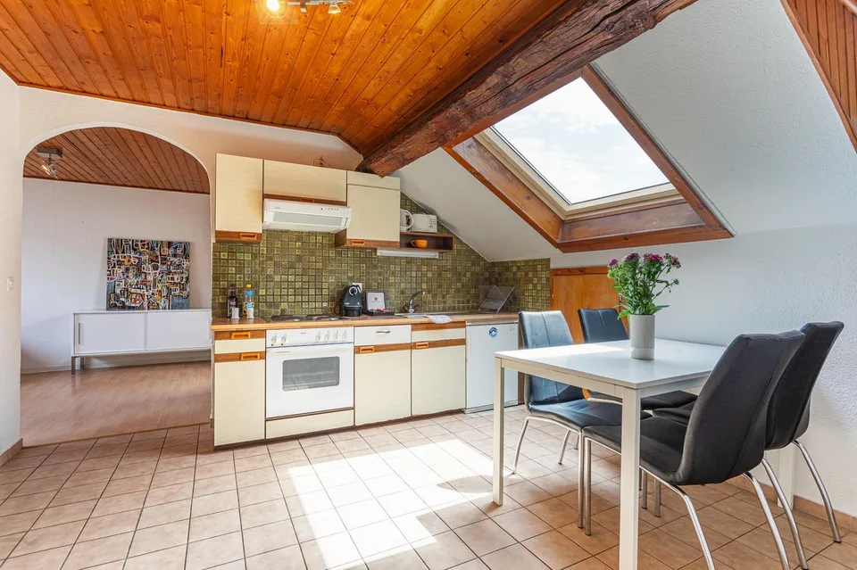 Charmantes Hochparterre-Ein-Zimmer-Apartment in der Nähe des Bahnhofs Lausanne – Rue du Simplon 10!