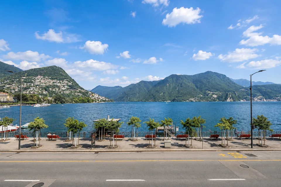 Uffici Rappresentativi con Vista Lago e Posto Auto nel Cuore di Lugano