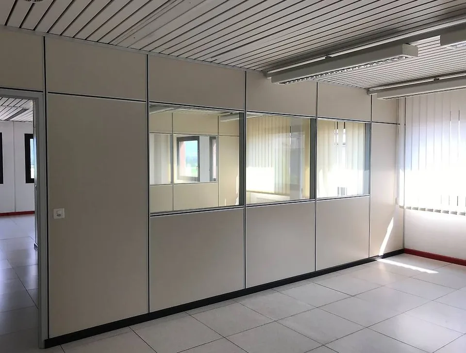 AFFITTASI A CADENAZZO SPAZIO COMMERCIALE DI CA. 102 mq