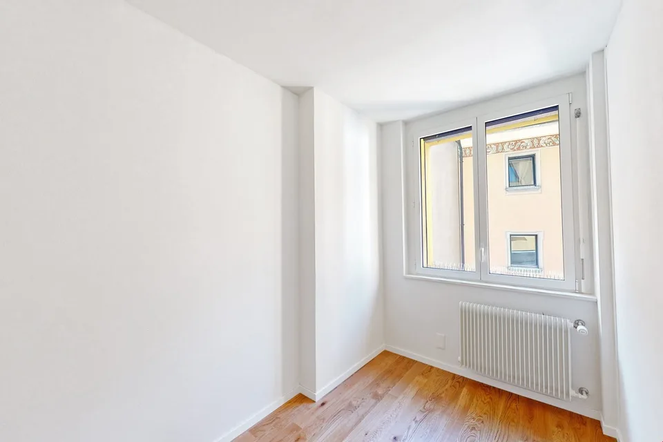 Ufficio luminoso con vista sulla Piazza del Sole – le prime due pigioni nette sono gratuite!