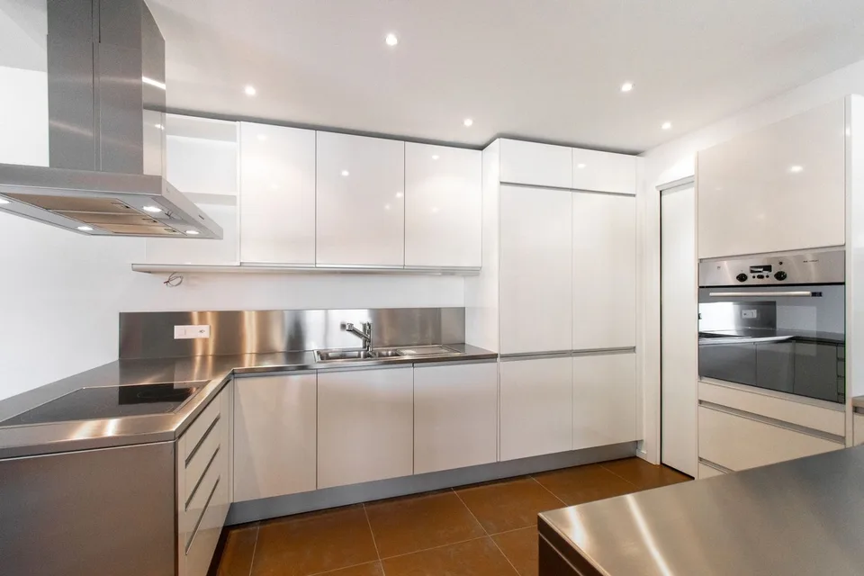 RAFFINIERTES 4.5-ZIMMER-WOHNUNG MIT MOBILIERUNG UND PANORAMATERRASSE – Foto 6 von 19