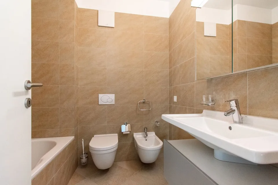 RAFFINIERTES 4.5-ZIMMER-WOHNUNG MIT MOBILIERUNG UND PANORAMATERRASSE – Foto 13 von 19