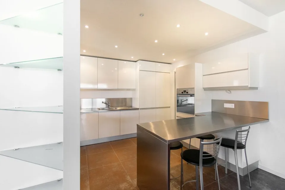 RAFFINIERTES 4.5-ZIMMER-WOHNUNG MIT MOBILIERUNG UND PANORAMATERRASSE – Foto 7 von 19