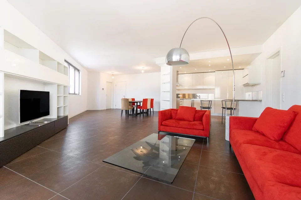 RAFFINATO APPARTAMENTO DI 4.5 LOCALI ARREDATO CON TERRAZZA PANORAMICA
