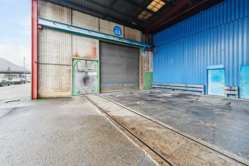 Grosszügige Industriehalle mit vielseitigen Nutzungsmöglichkeiten