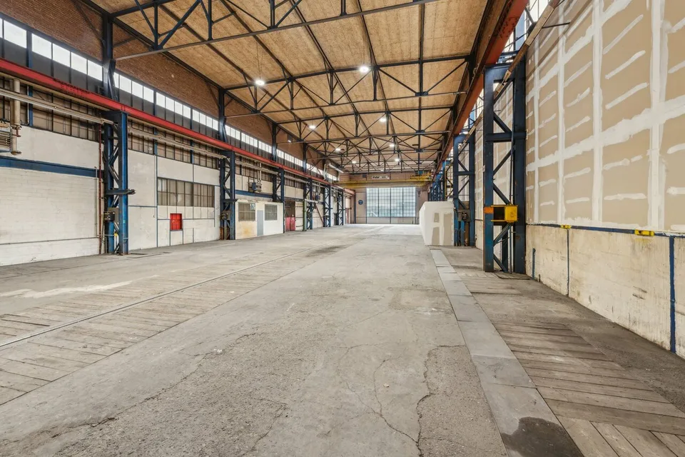 Grosszügige Industriehalle mit vielseitigen Nutzungsmöglichkeiten