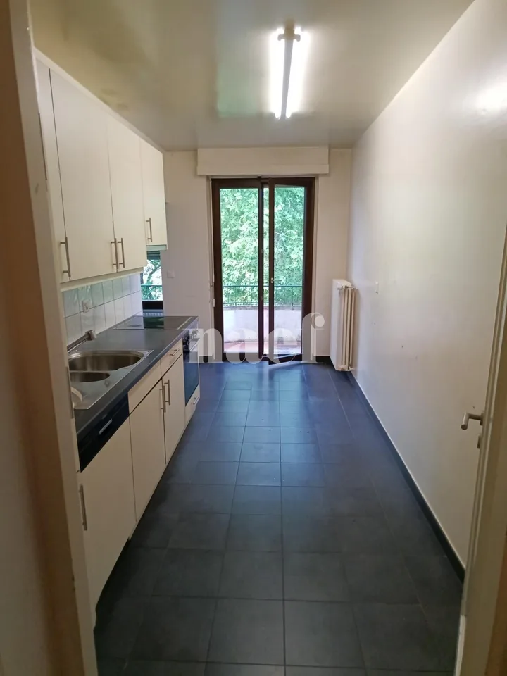 Prächtige 6-Zimmer-Wohnung mit Balkonen