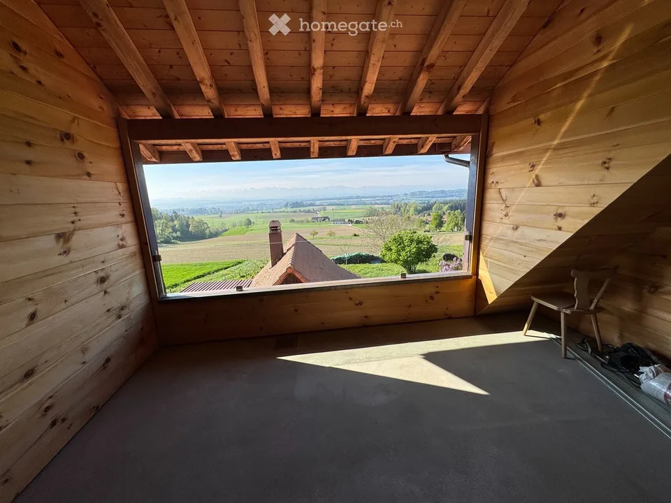 Première location : bel appartement de 5,5 pièces sous les combles avec galerie