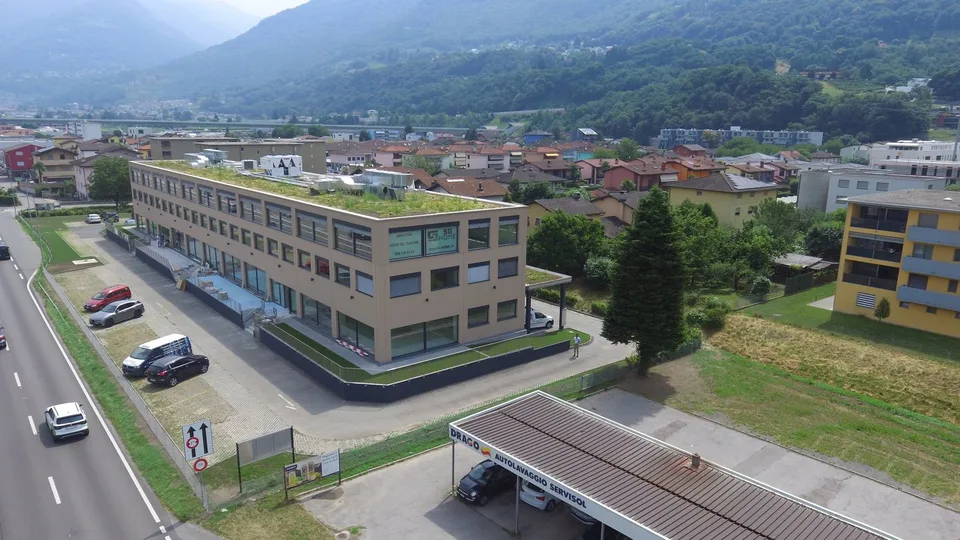 Ultimo spazio commerciale al 2° piano