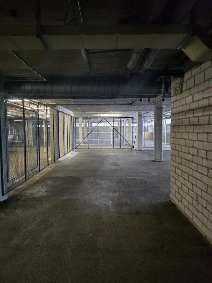 Lagerflächen zur Miete - Größen von 45 m2 bis 157 m² - Industriezone