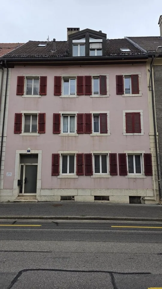 GROSSES DUPLEX ZWEI SCHRITE VOM MARKTPLATZ ENTFERNT - 1. MIETE NETTO ANGEBOTEN – Foto 8 von 9