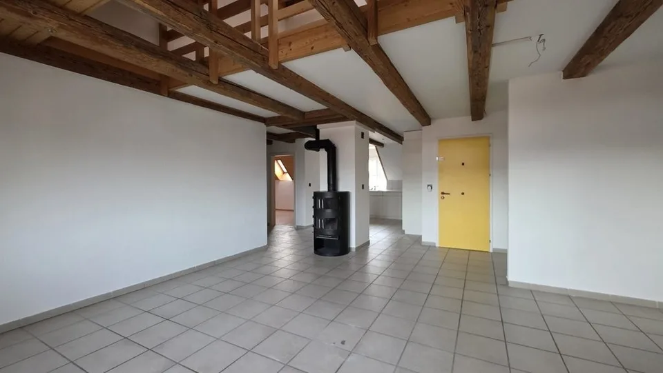 GROSSES DUPLEX ZWEI SCHRITE VOM MARKTPLATZ ENTFERNT - 1. MIETE NETTO ANGEBOTEN