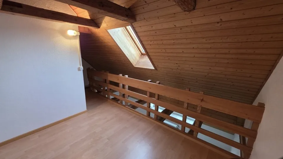 GROSSES DUPLEX ZWEI SCHRITE VOM MARKTPLATZ ENTFERNT - 1. MIETE NETTO ANGEBOTEN – Foto 6 von 9