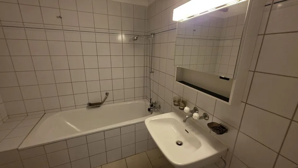 GROSSES DUPLEX ZWEI SCHRITE VOM MARKTPLATZ ENTFERNT - 1. MIETE NETTO ANGEBOTEN – Foto 7 von 9