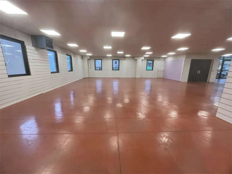 Büro / kleiner Lagerplatz in Manno zu vermieten