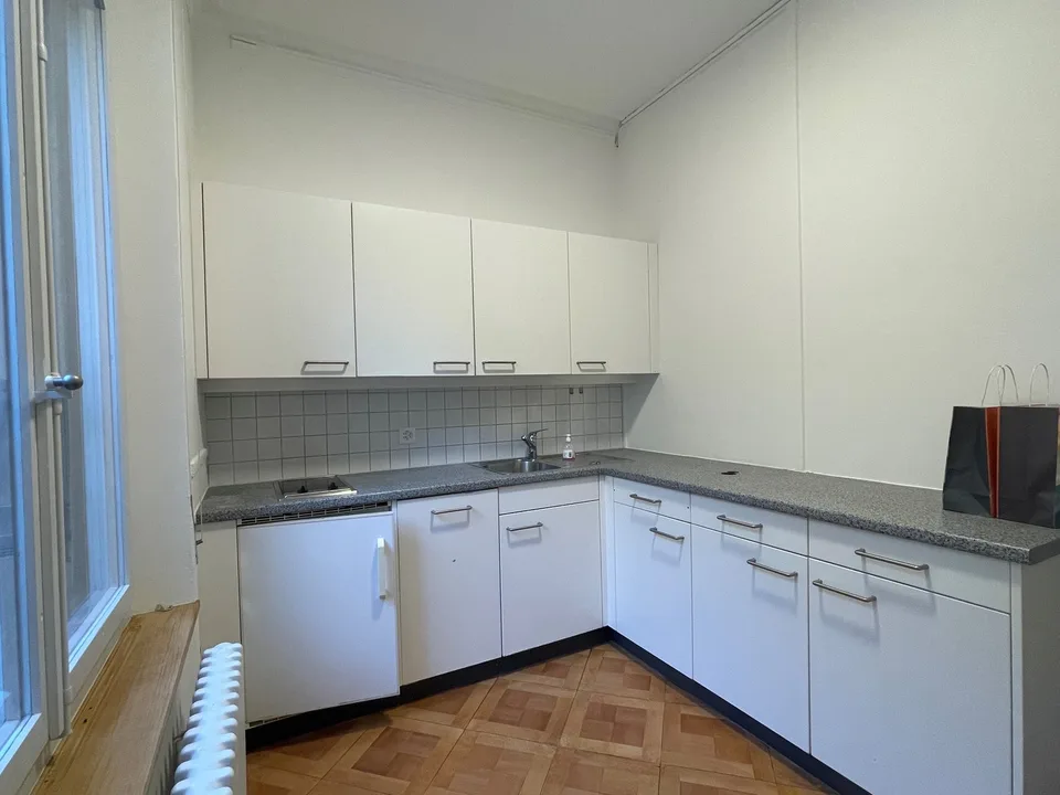 Large (680m2) and representative office space in the Altenberg quarter – directly at the Kornhausbrücke – photo 9 of 10