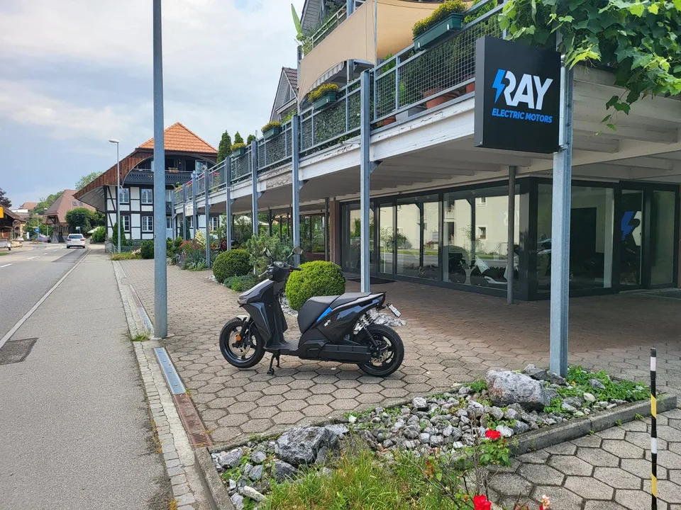 Modernes Ladenlokal / Showroom an der Langnaustrasse 39 in Zollbrück