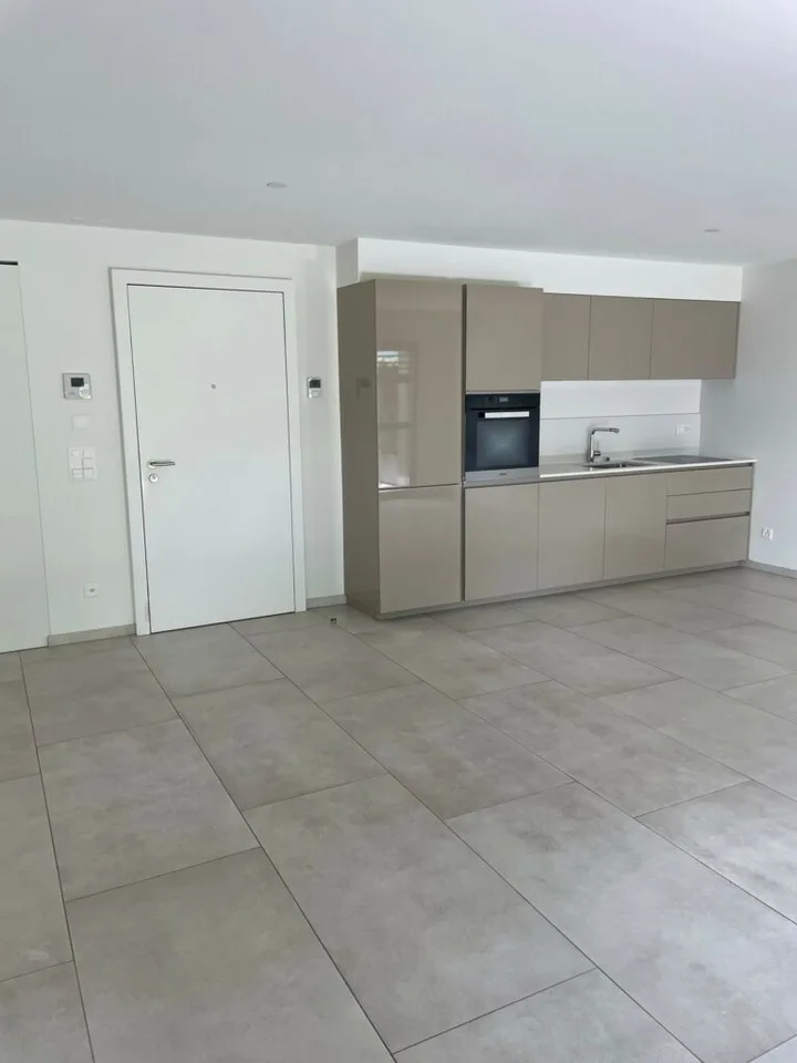 Moderne Einzimmerwohnung mit Balkon in Lugano-Castagnola zu vermieten
