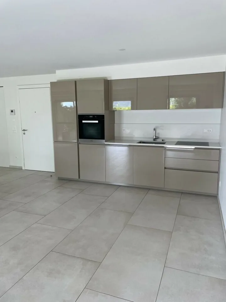 Moderne Einzimmerwohnung mit Balkon in Lugano-Castagnola zu vermieten