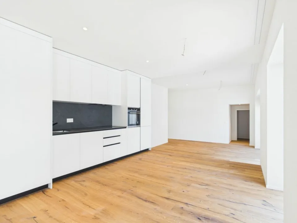 Grosszügige 7,5 Zimmer Wohnung kernsaniert für grosse Familien